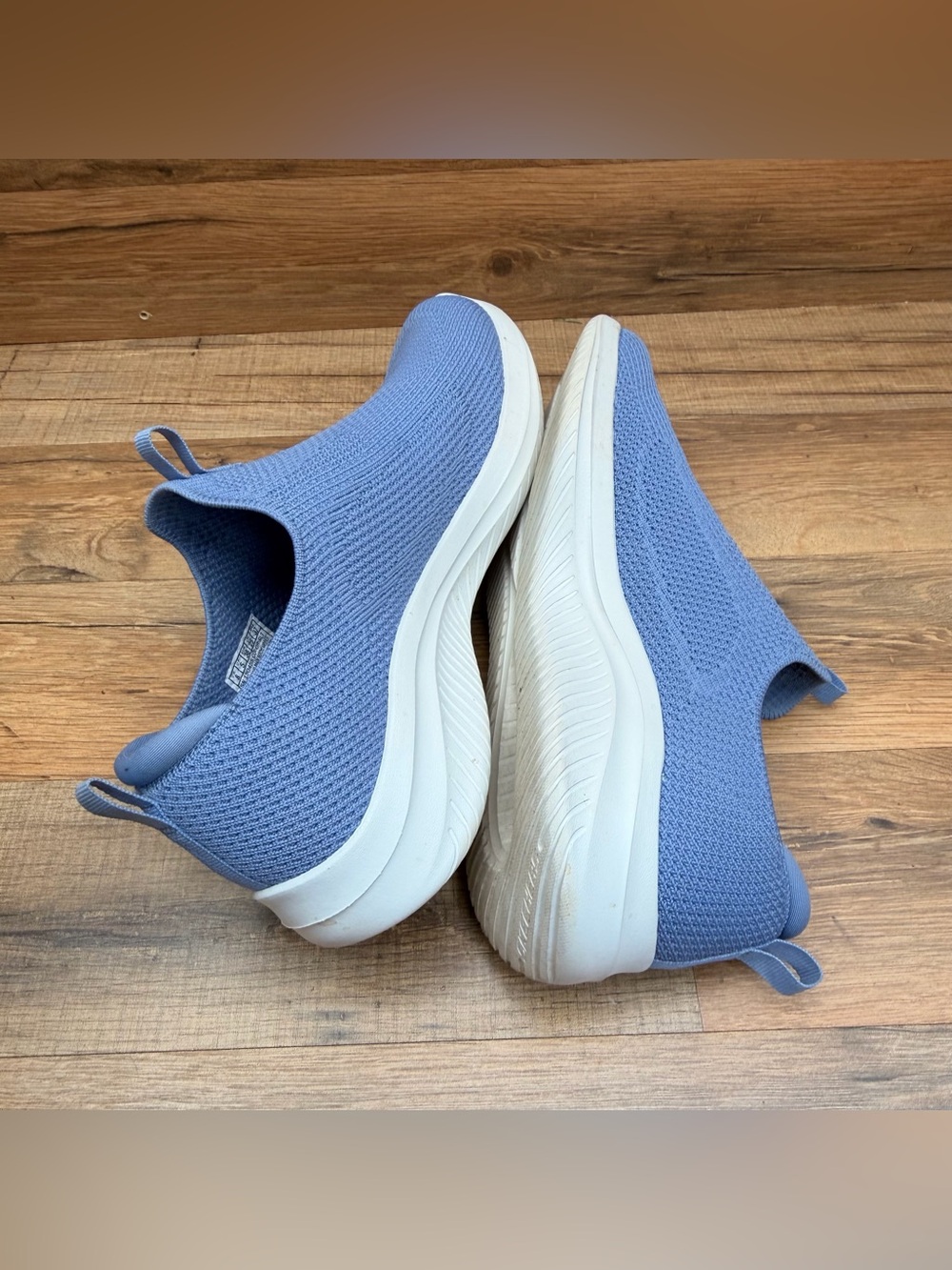 Skechers women’s size 8 Slip-On Knit Sneakers - Light Blue with Cream Sole - Picture 5 of 9